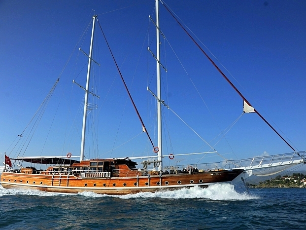 Yacht Deniz Felix Balina