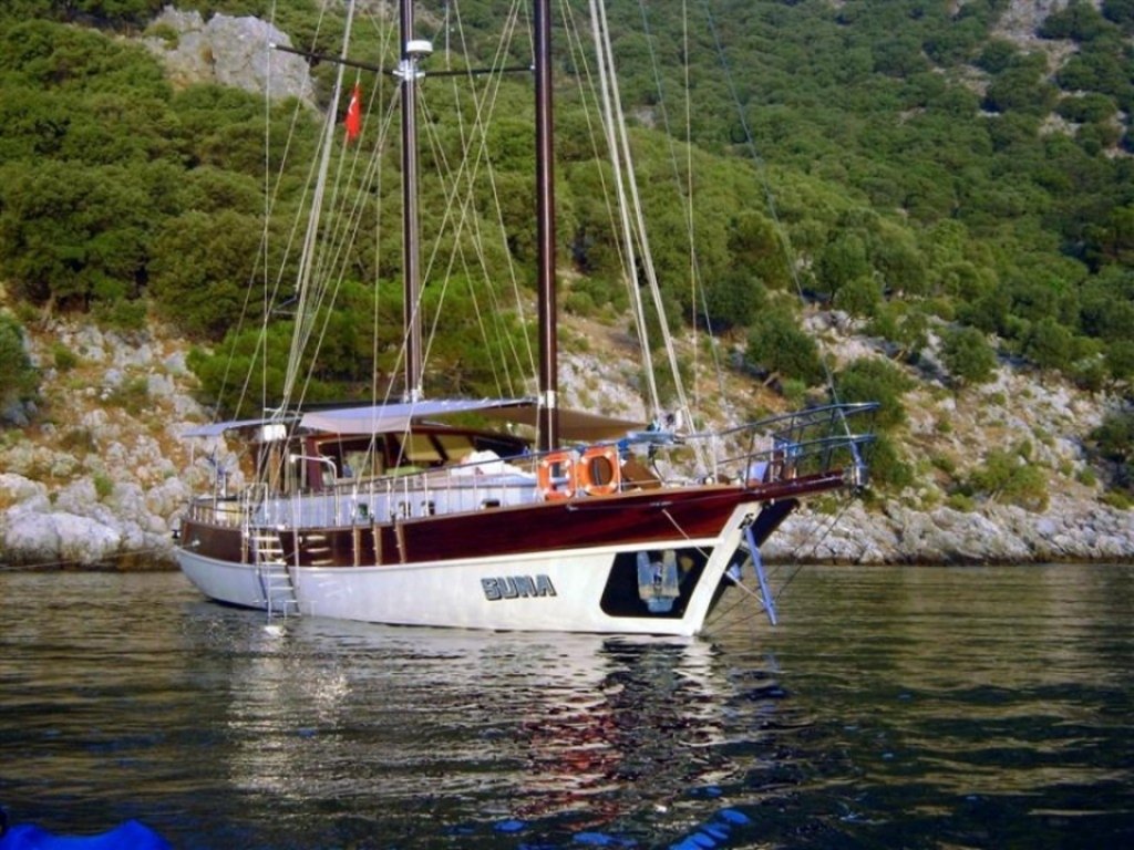 Yacht Suna