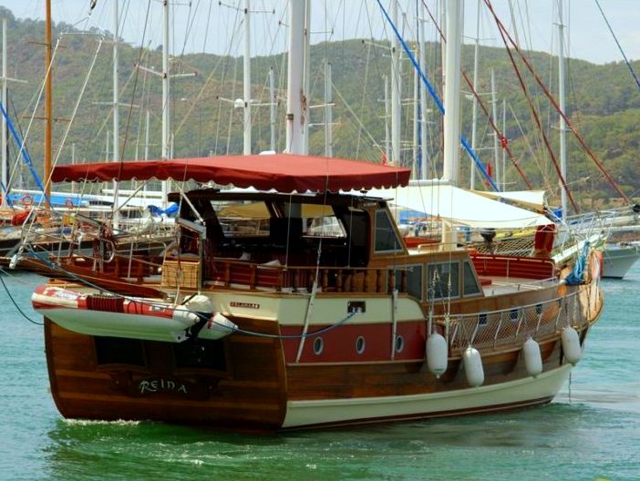 Yacht Reina